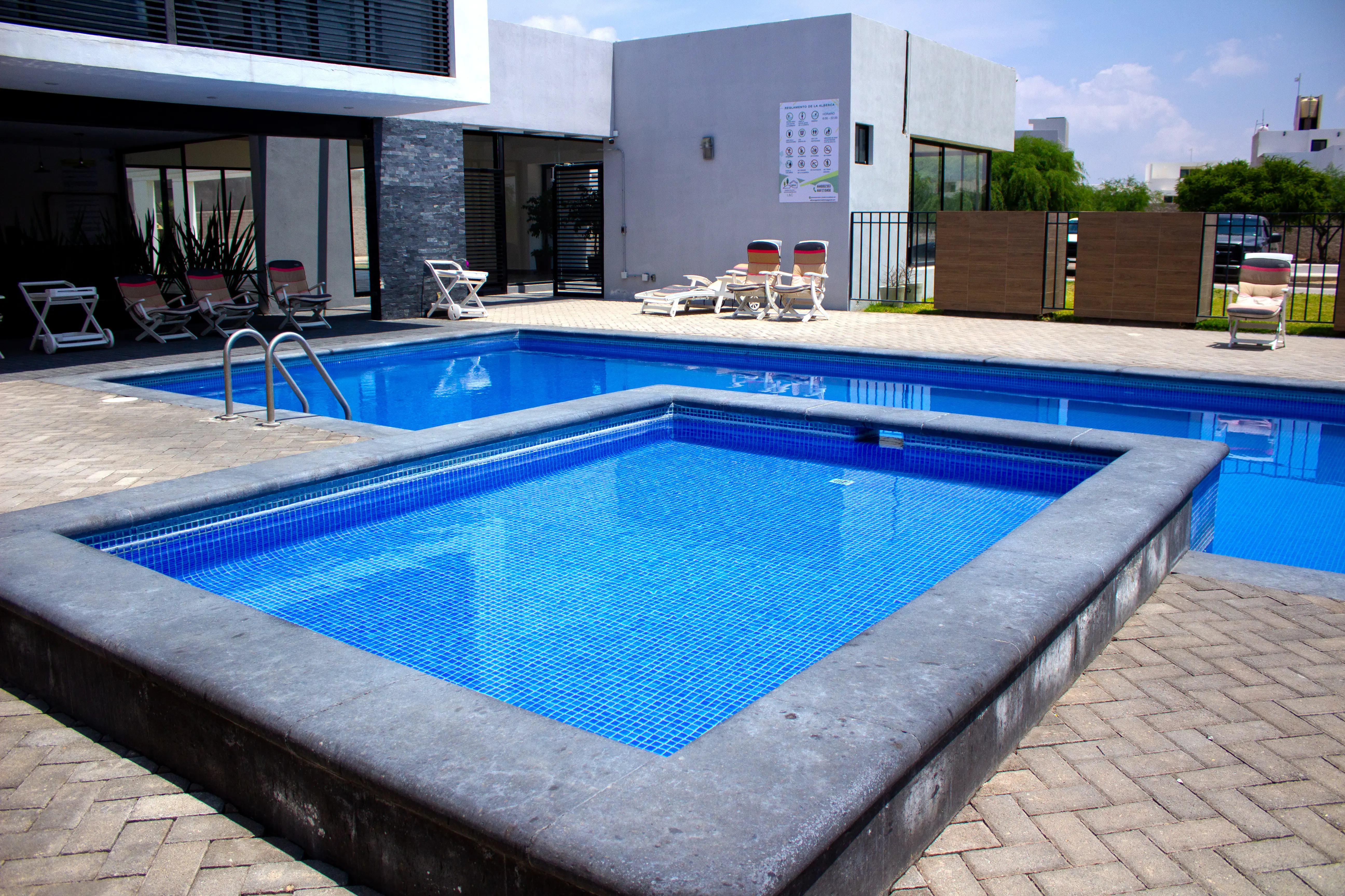 Alberca y amenidades de lujo en Privada Azul